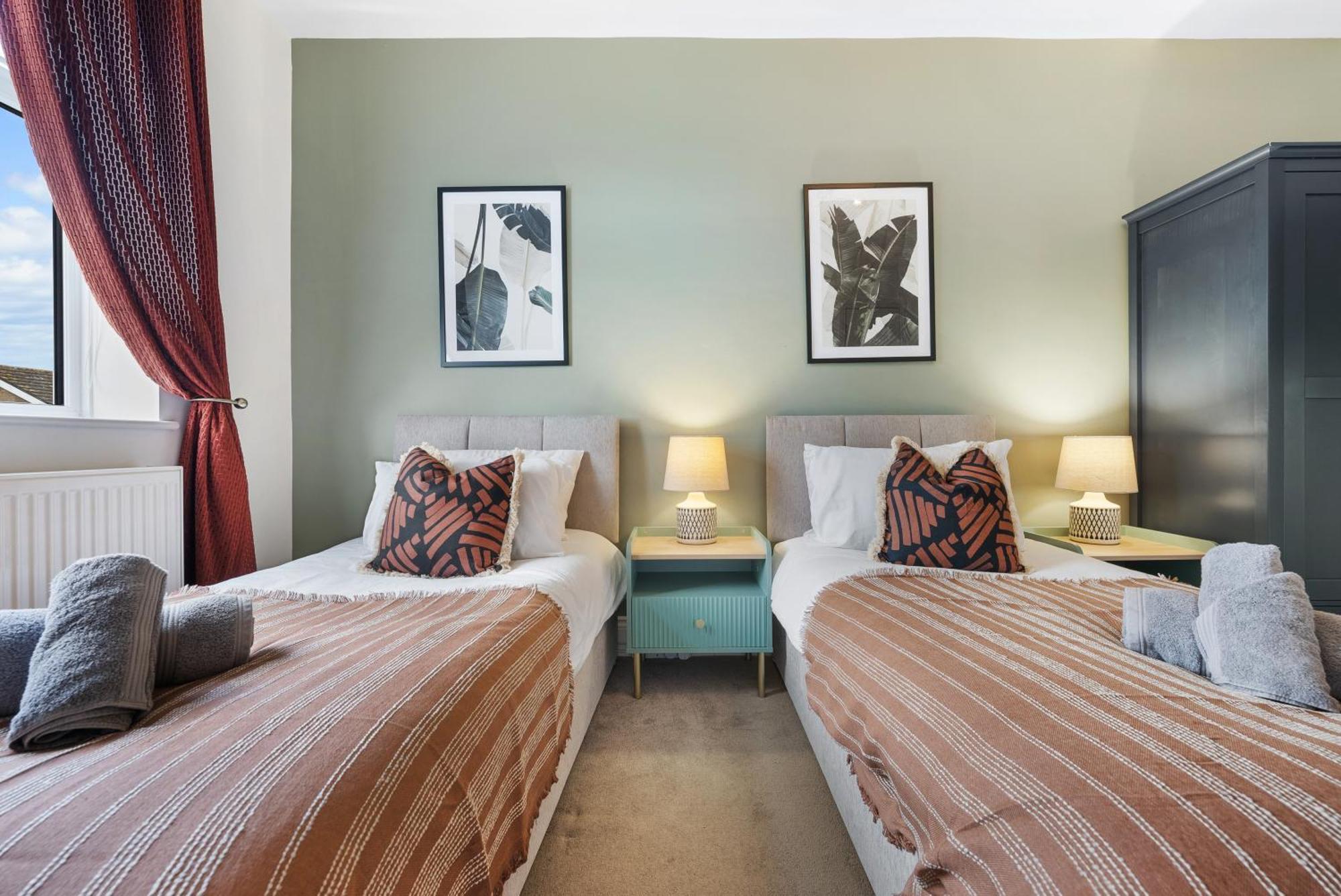 Long Term And Summer Special Offer! 5-Bedroom Spacious, Stunning Design, Sociable Areas & Cosy House Near South Downs Park, Sleeps 11 With Games Room, Private Parking And Garden- By Blue Puffin Stays Waterlooville Exterior foto