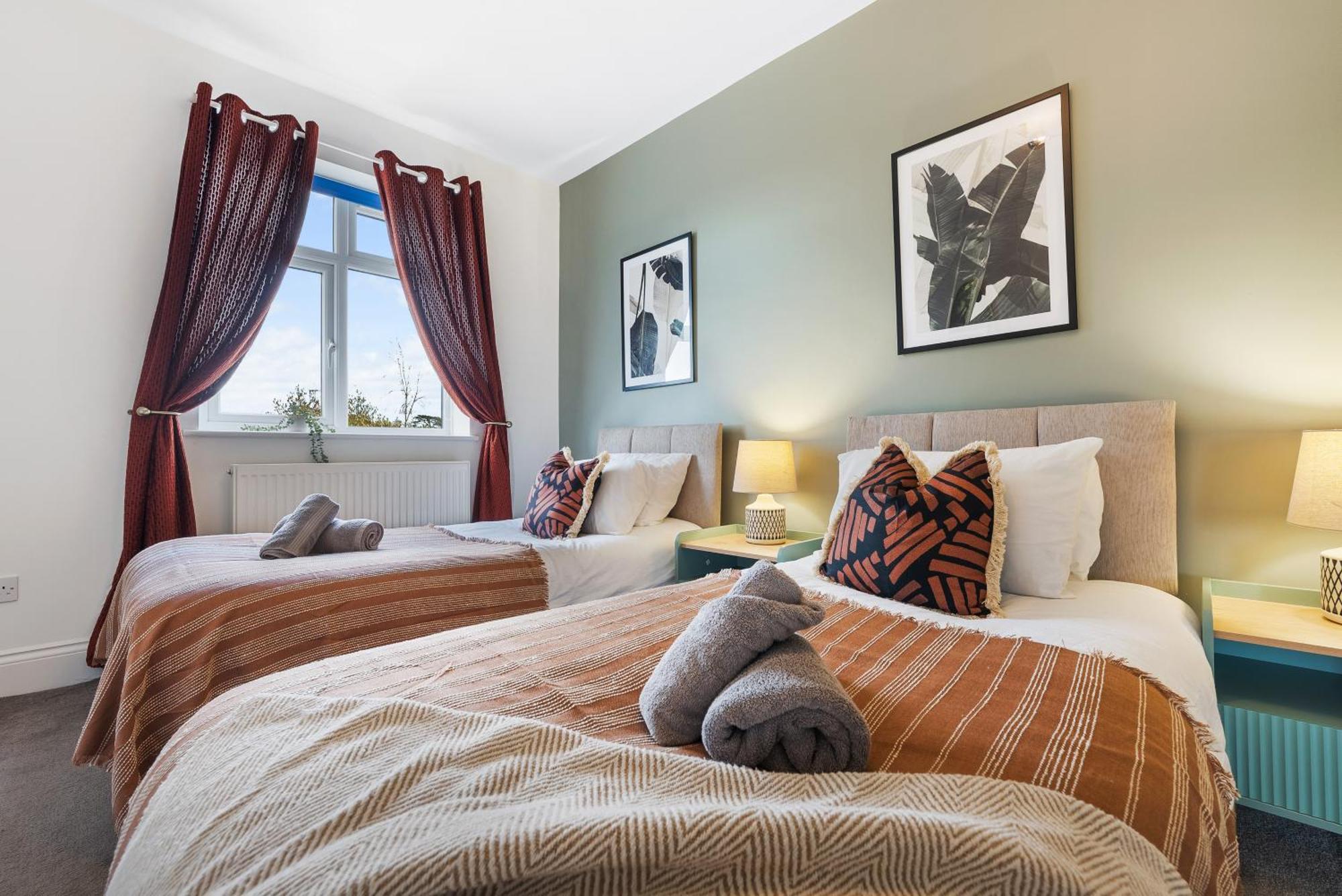 Long Term And Summer Special Offer! 5-Bedroom Spacious, Stunning Design, Sociable Areas & Cosy House Near South Downs Park, Sleeps 11 With Games Room, Private Parking And Garden- By Blue Puffin Stays Waterlooville Exterior foto